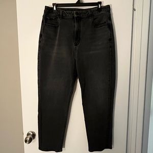 AE Curvy Mom Jean